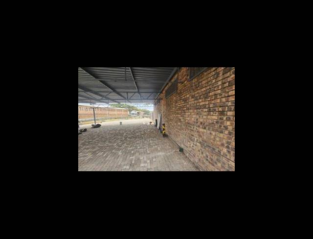 95M² INDUSTRIAL YARD TO LET IN VINTONIA